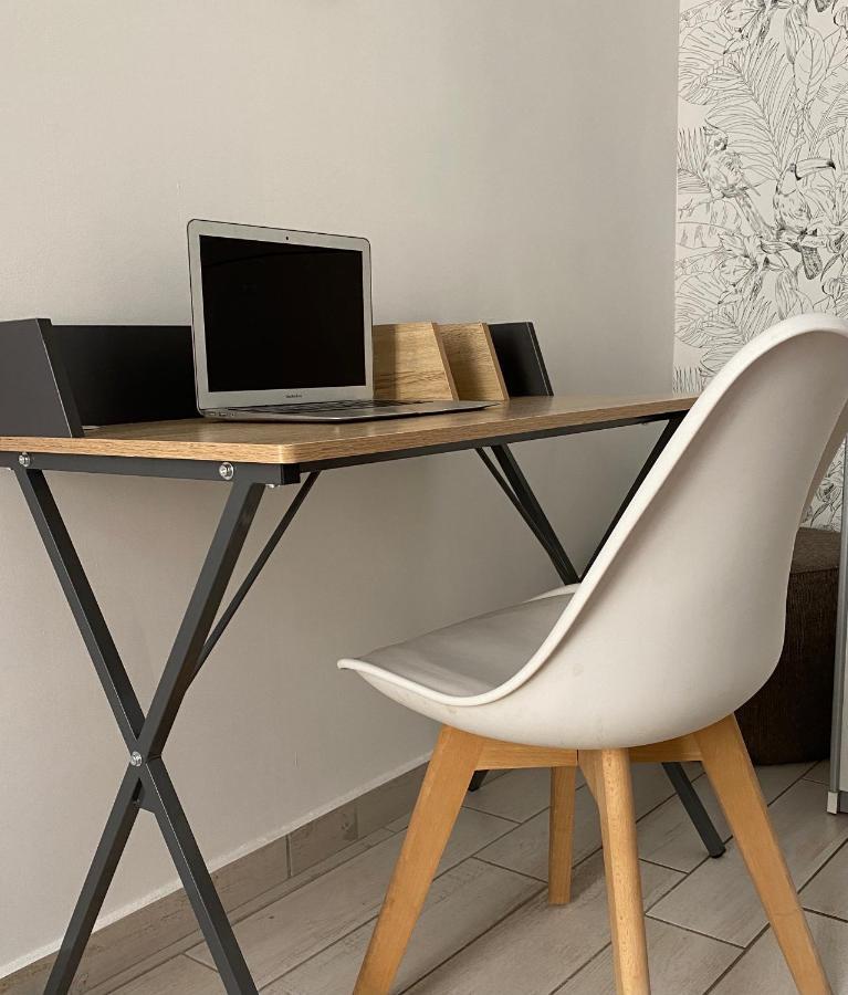 Joli Appartement Hypercentre T2, Classe Meuble De Tourisme 3 Avec Parking Gratuit Béziers Esterno foto