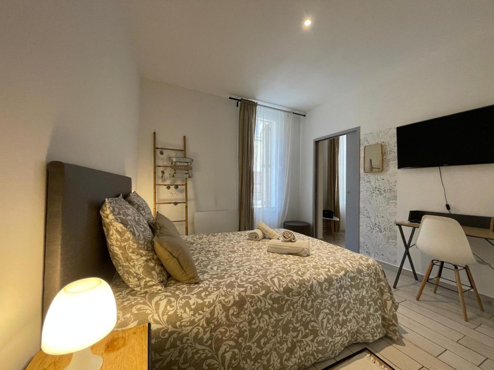 Joli Appartement Hypercentre T2, Classe Meuble De Tourisme 3 Avec Parking Gratuit Béziers Esterno foto