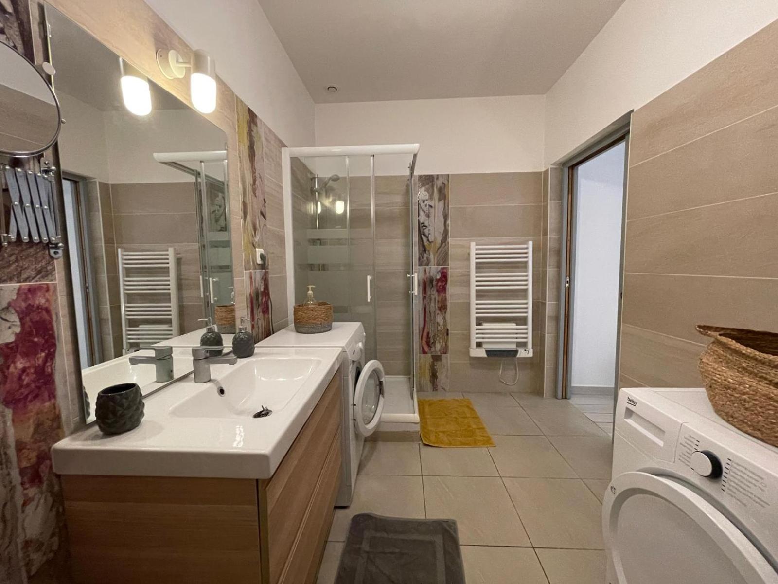 Joli Appartement Hypercentre T2, Classe Meuble De Tourisme 3 Avec Parking Gratuit Béziers Esterno foto