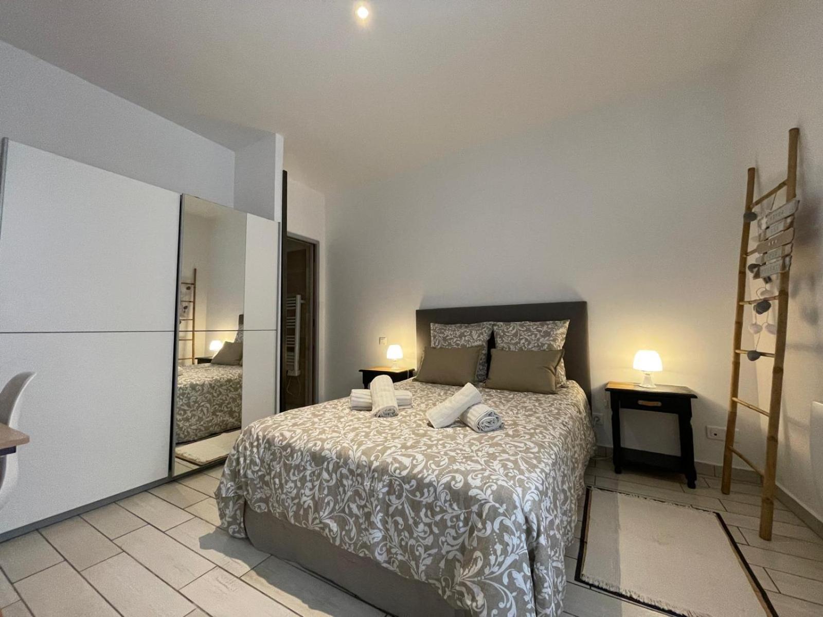 Joli Appartement Hypercentre T2, Classe Meuble De Tourisme 3 Avec Parking Gratuit Béziers Esterno foto