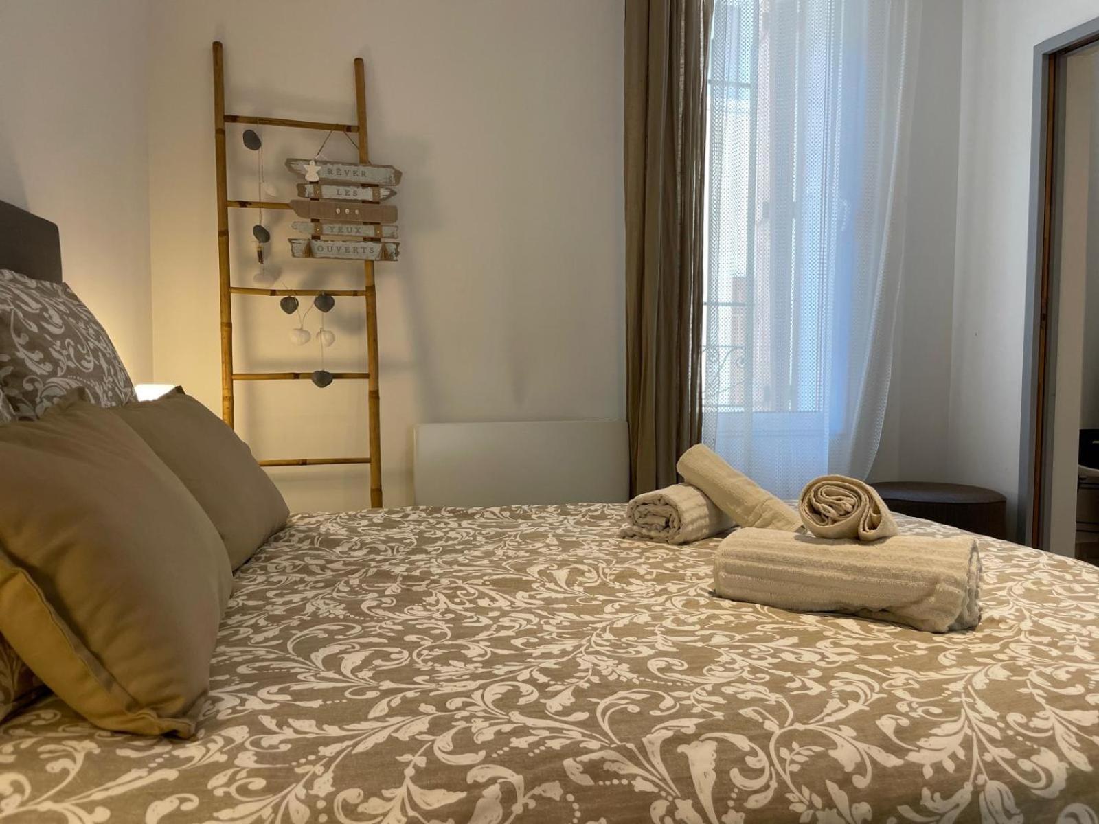 Joli Appartement Hypercentre T2, Classe Meuble De Tourisme 3 Avec Parking Gratuit Béziers Esterno foto