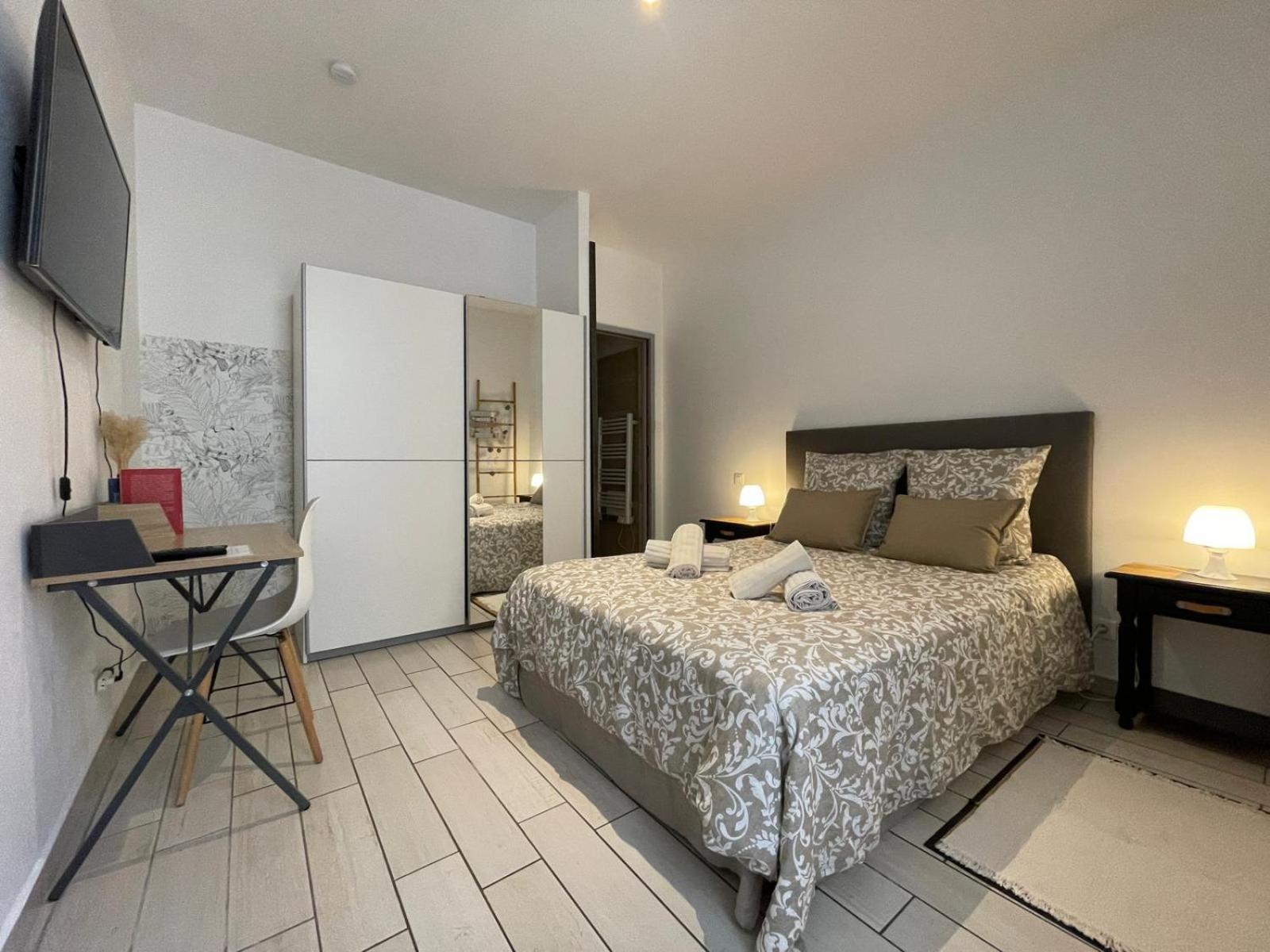 Joli Appartement Hypercentre T2, Classe Meuble De Tourisme 3 Avec Parking Gratuit Béziers Esterno foto